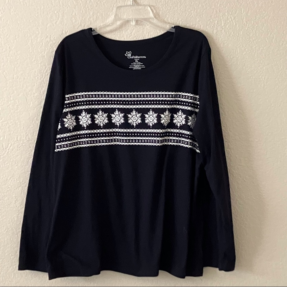 Women’s Croft and Barrow Long sleeved Pajama top. XL Black & White Snowflake